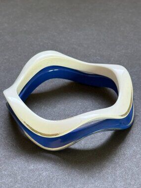 Set of TWO VINTAGE Wavy Plastic Bangle Bracelets MCM Retro Collectible (7.75)